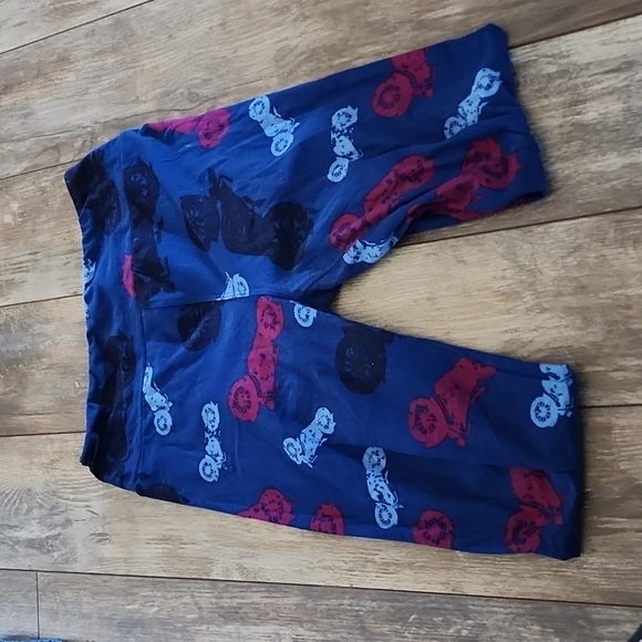 Pineapples, motorcycles, houndstooth, lilies , wolves, and moon & stars leggings - Picture 6 of 8